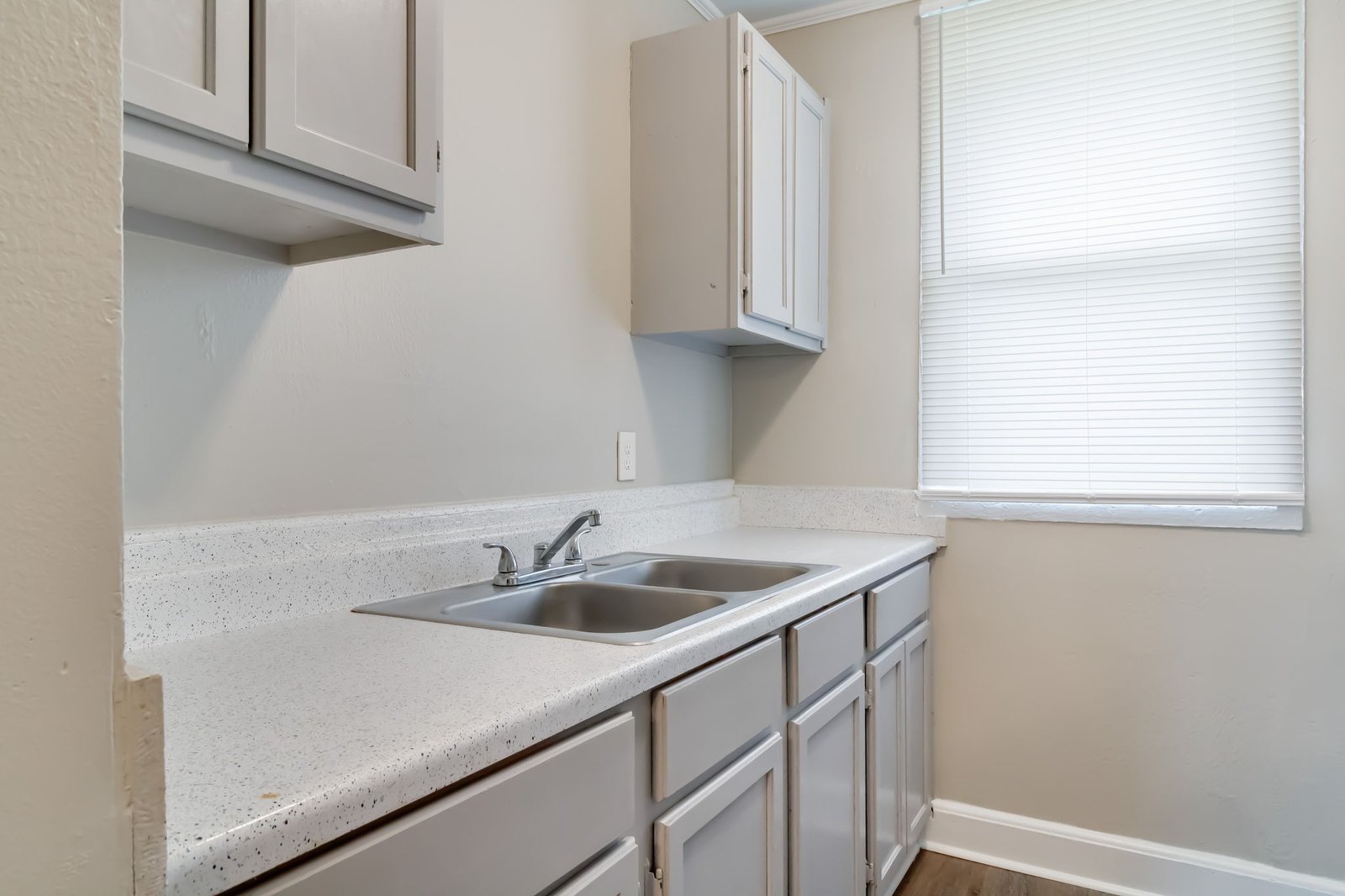 6-web-or-mls-115 S Girouard Rd-E1-5