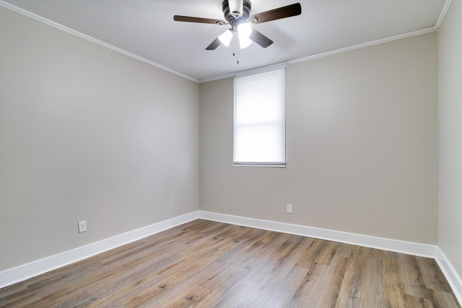8-web-or-mls-115 S Girouard Rd-E1-7